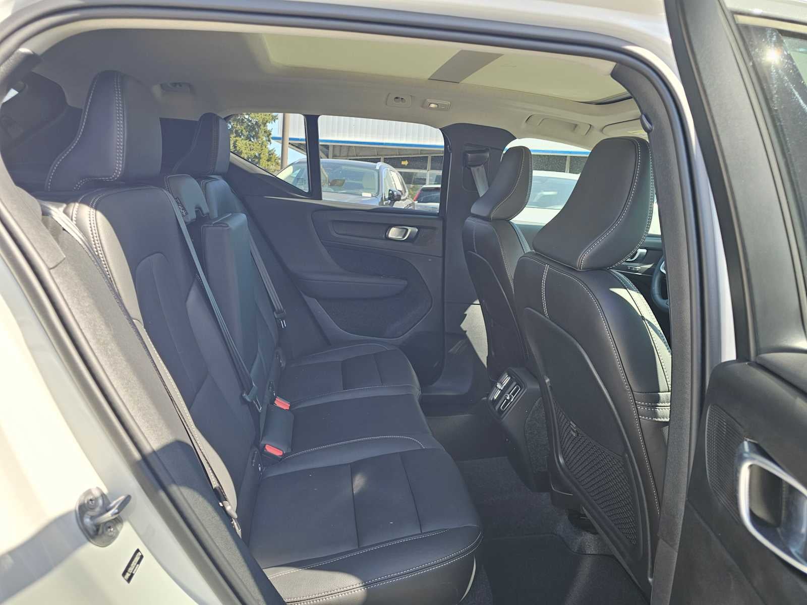 2025 Volvo XC40 Core Bright Theme