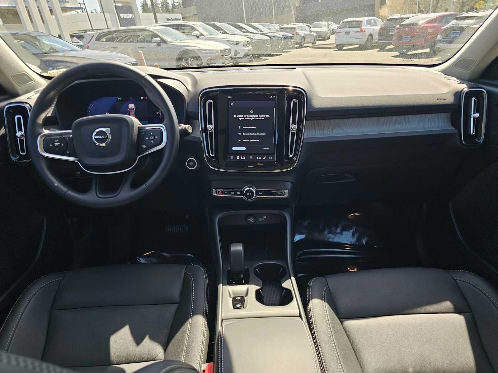 2025 Volvo XC40 Core Bright Theme