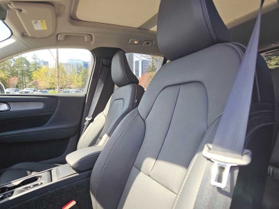2025 Volvo XC40 Core Bright Theme