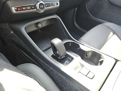 2025 Volvo XC40 Core Bright Theme