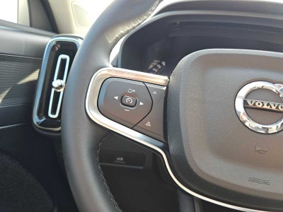 2025 Volvo XC40 Core Bright Theme