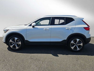 2025 Volvo XC40 Core Bright Theme