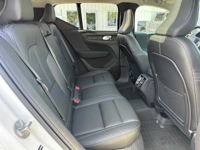 2025 Volvo XC40 Core Bright Theme