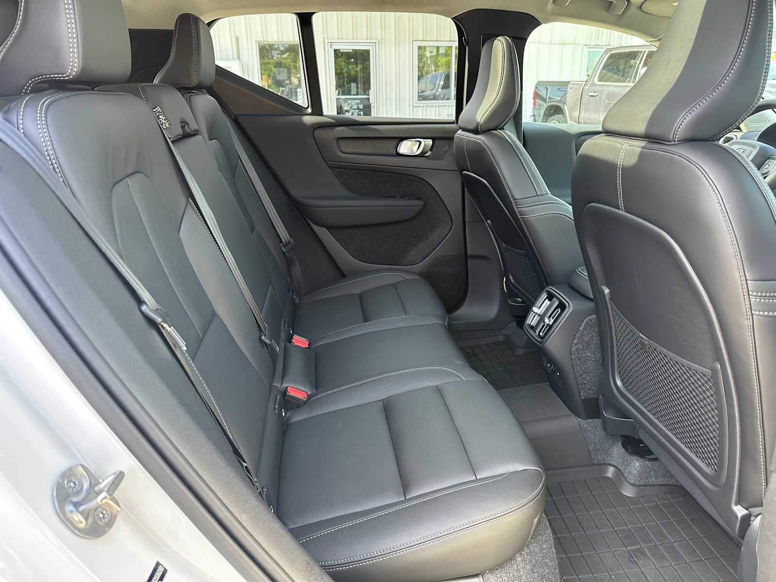 2025 Volvo XC40 Core Bright Theme