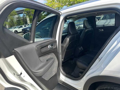 2025 Volvo XC40 Core Bright Theme