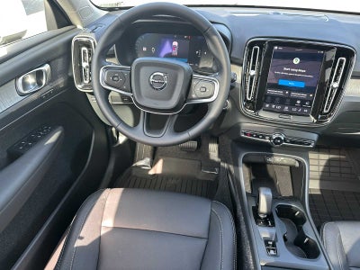 2025 Volvo XC40 Core Bright Theme