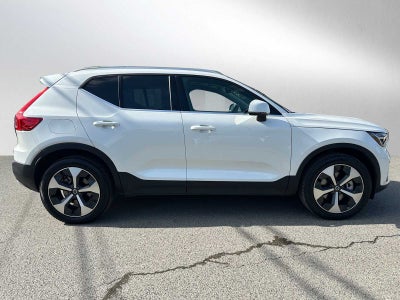 2025 Volvo XC40 Core Bright Theme