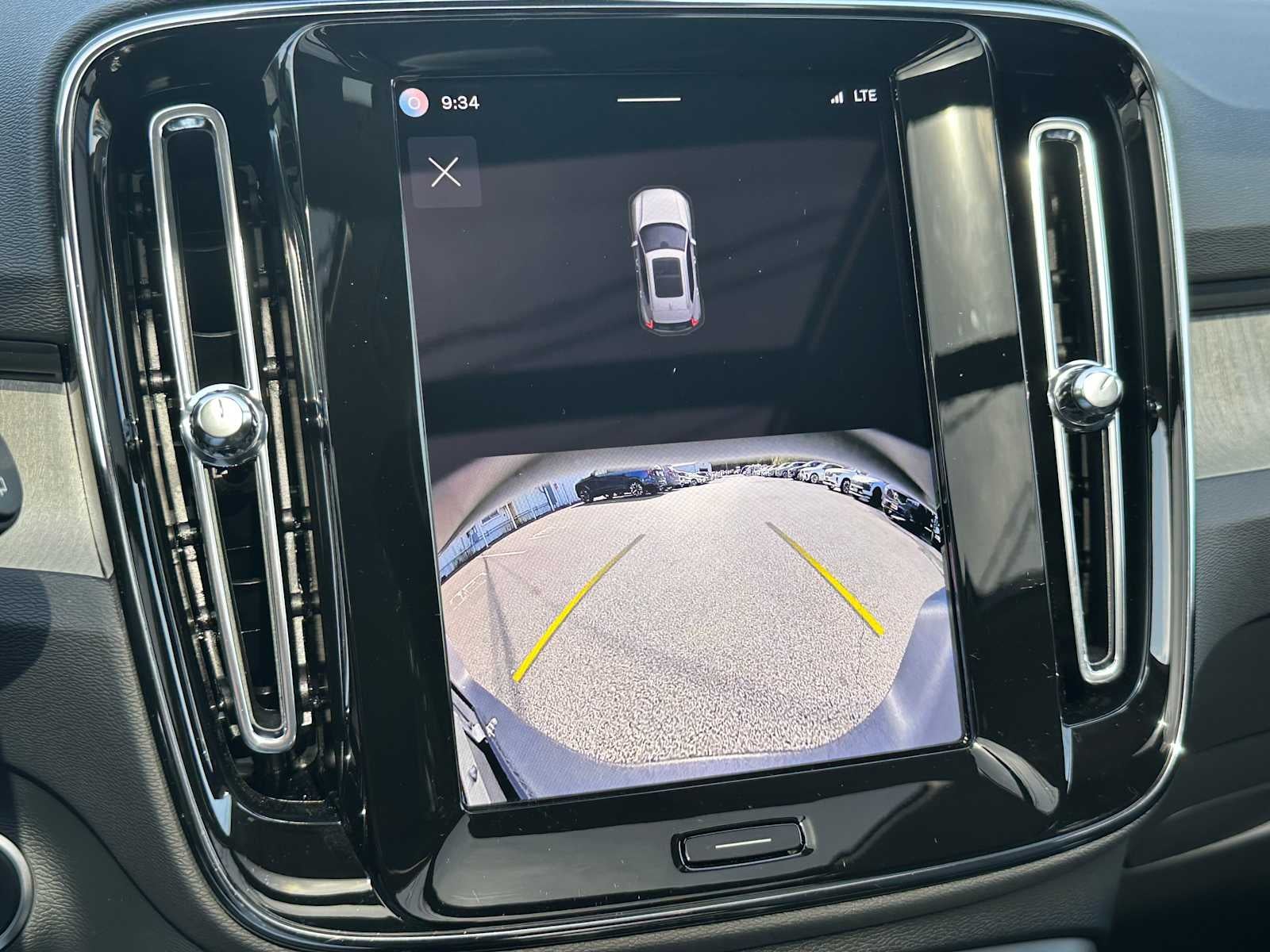 2025 Volvo XC40 Core Bright Theme