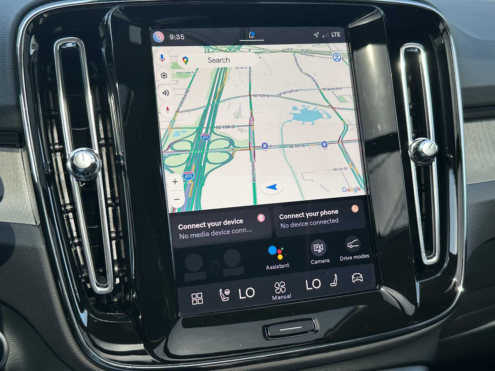 2025 Volvo XC40 Core Bright Theme