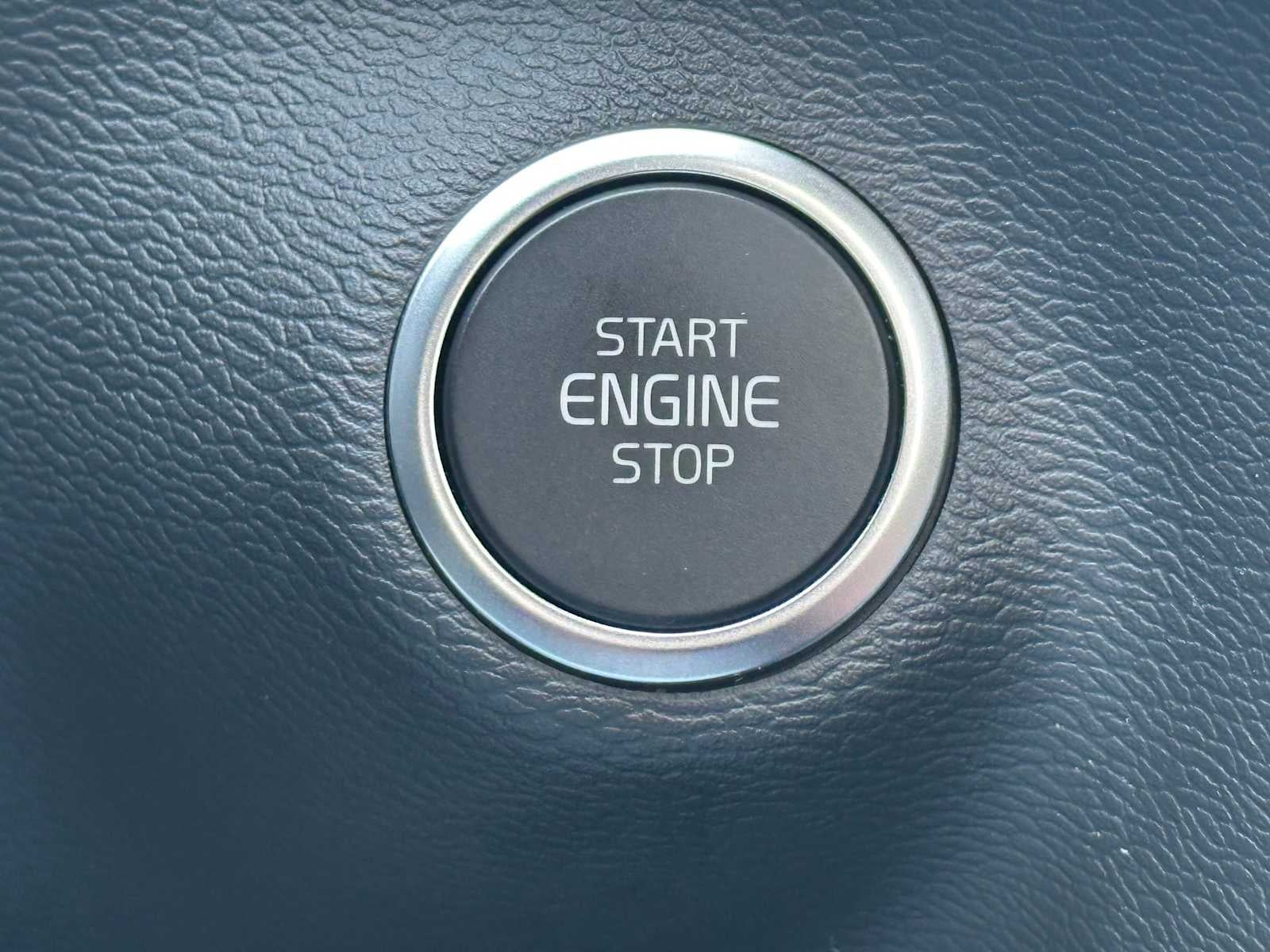 2025 Volvo XC40 Core Bright Theme