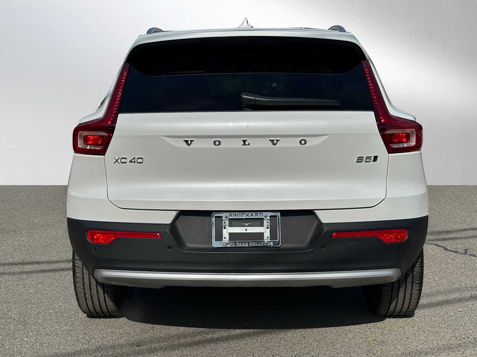 2025 Volvo XC40 Core Bright Theme