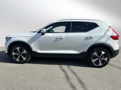 2025 Volvo XC40 Core Bright Theme
