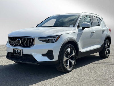 2025 Volvo XC40 Core Bright Theme