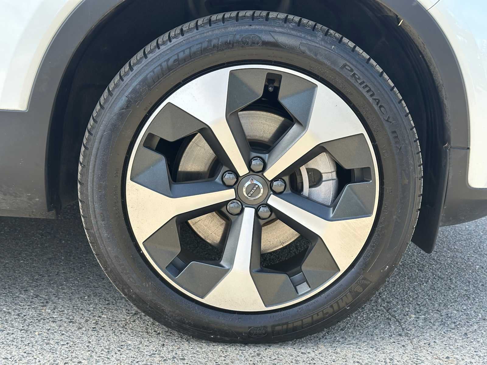 2025 Volvo XC40 Core Bright Theme