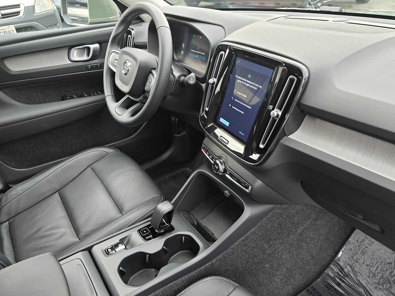 2025 Volvo XC40 Core Bright Theme