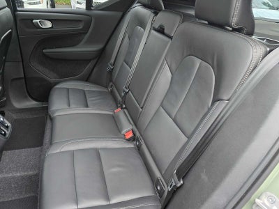 2025 Volvo XC40 Core Bright Theme