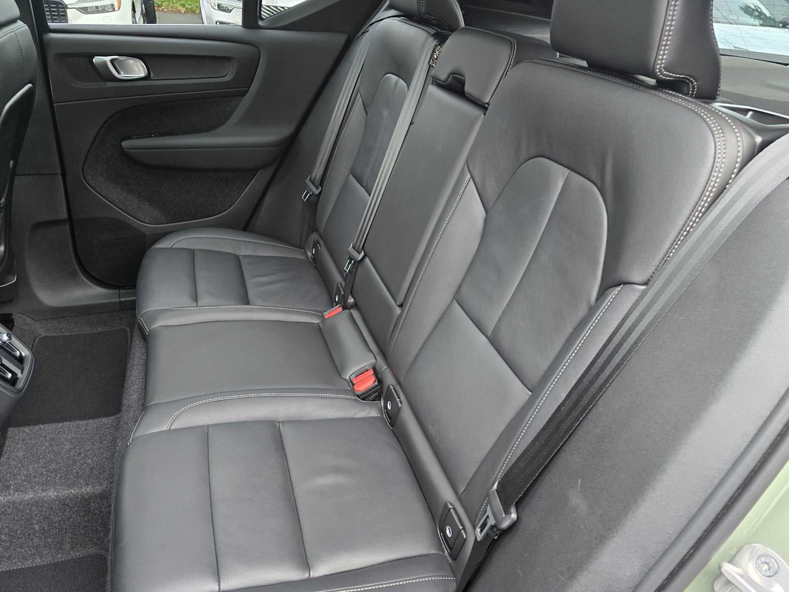 2025 Volvo XC40 Core Bright Theme