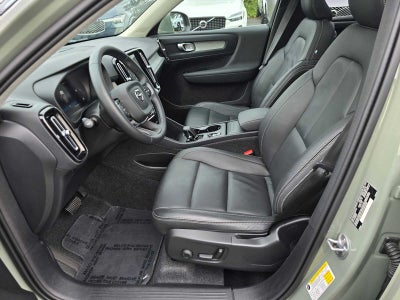 2025 Volvo XC40 Core Bright Theme