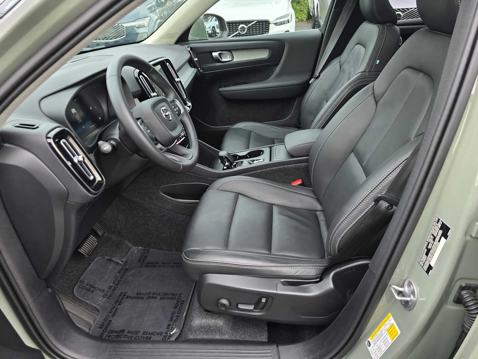 2025 Volvo XC40 Core Bright Theme