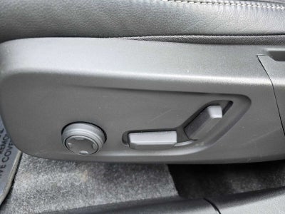 2025 Volvo XC40 Core Bright Theme