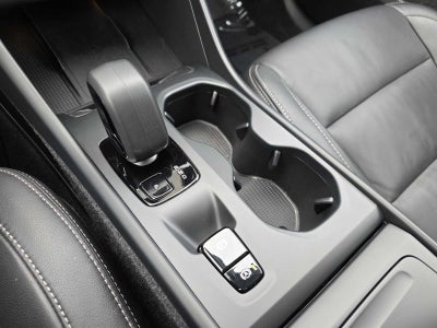 2025 Volvo XC40 Core Bright Theme