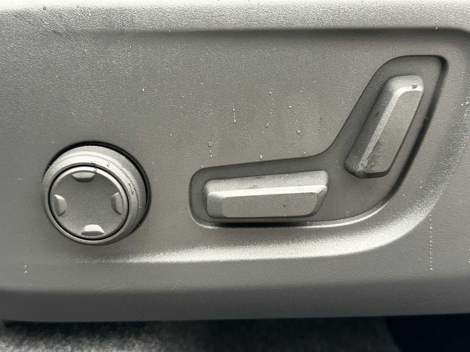 2025 Volvo XC40 Core Bright Theme