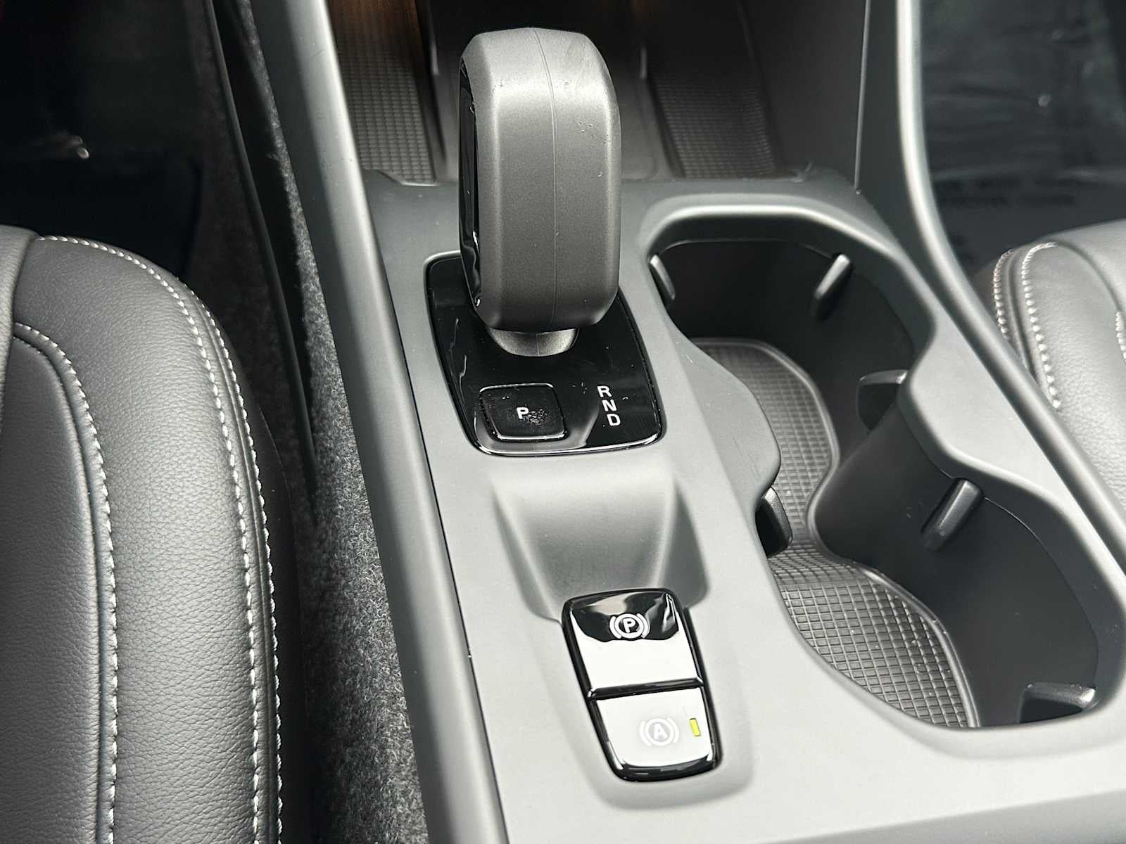 2025 Volvo XC40 Core Bright Theme