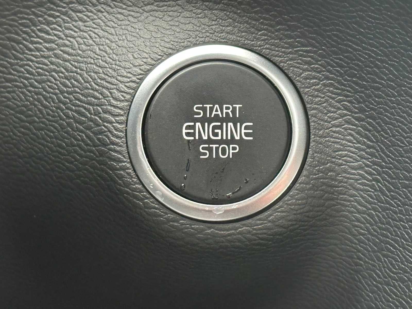 2025 Volvo XC40 Core Bright Theme