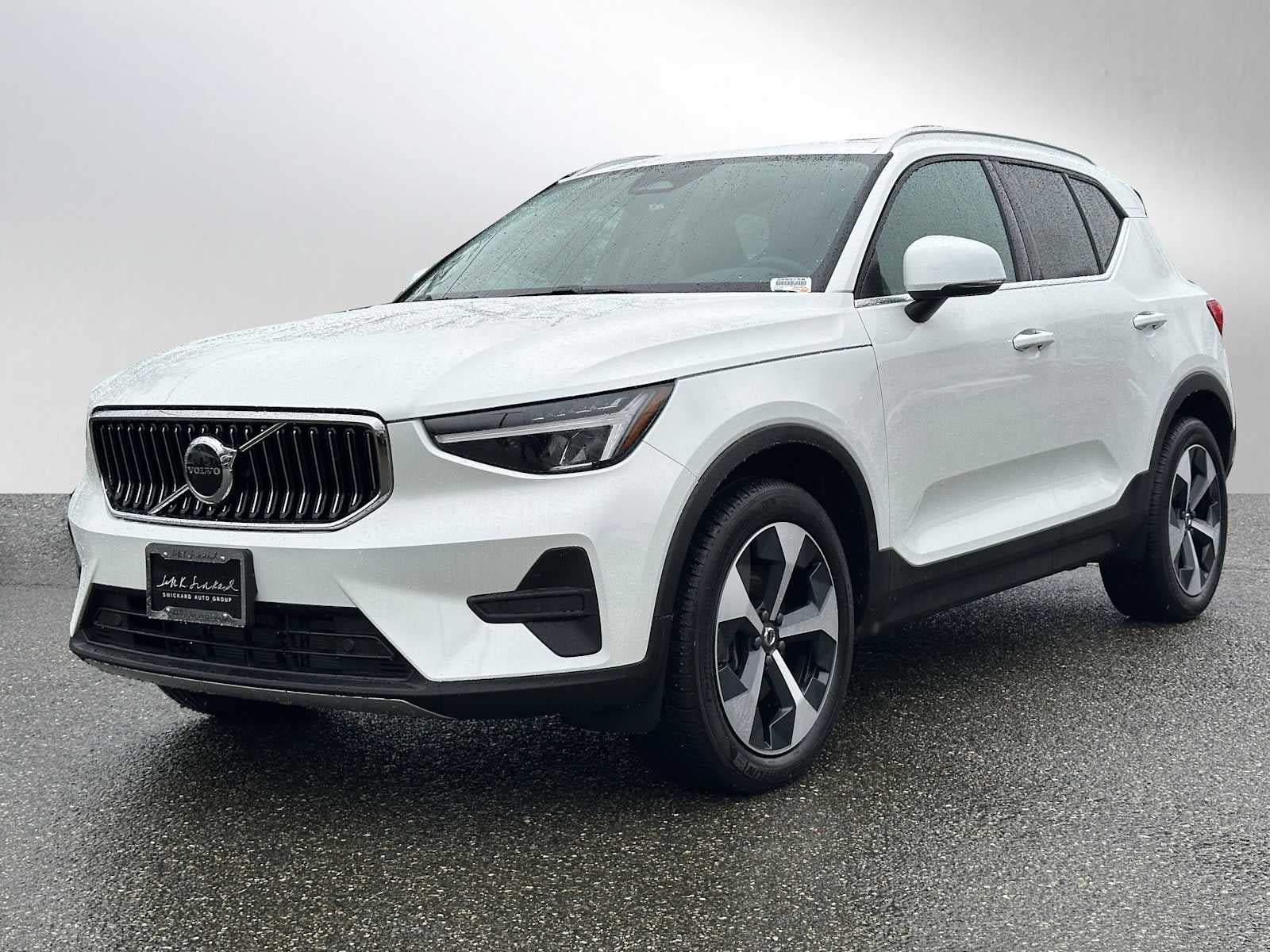 2025 Volvo XC40 Core Bright Theme