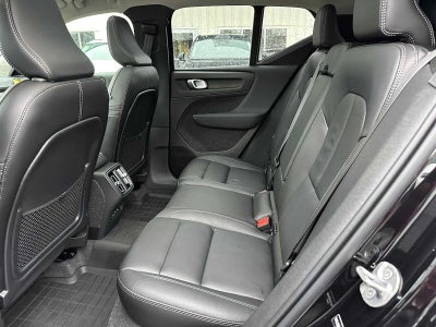 2025 Volvo XC40 Core Bright Theme