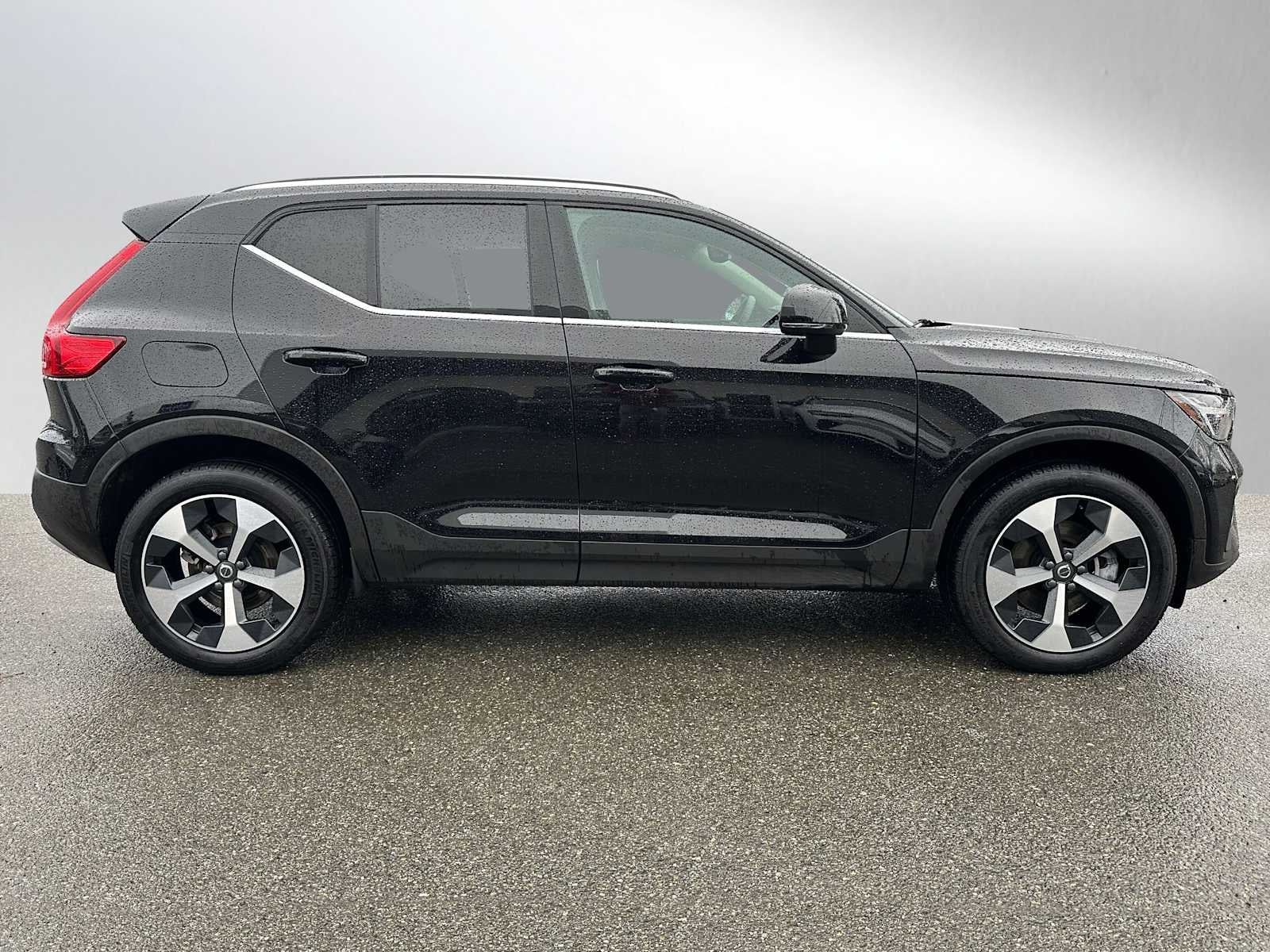 2025 Volvo XC40 Core Bright Theme