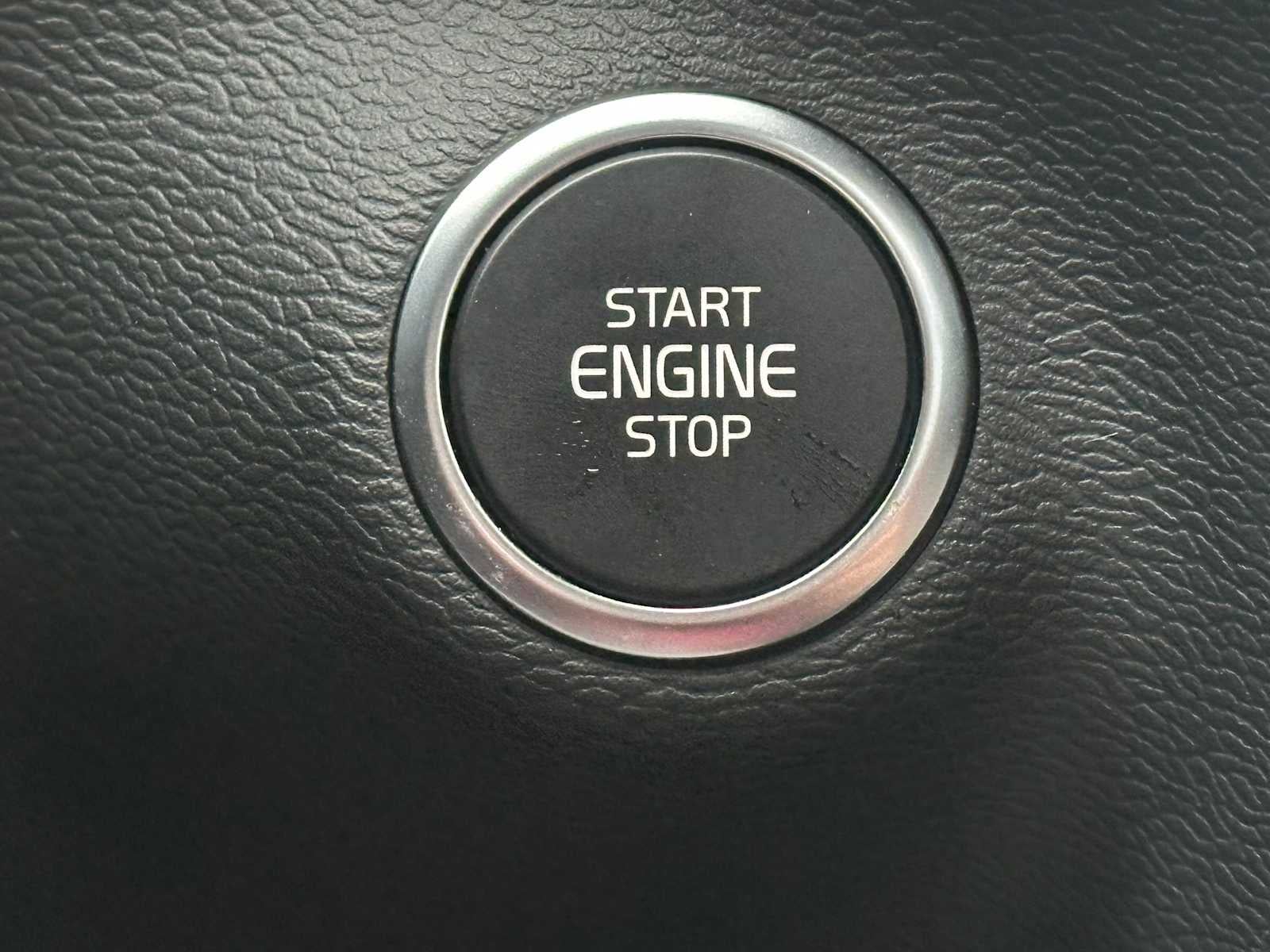 2025 Volvo XC40 Core Bright Theme