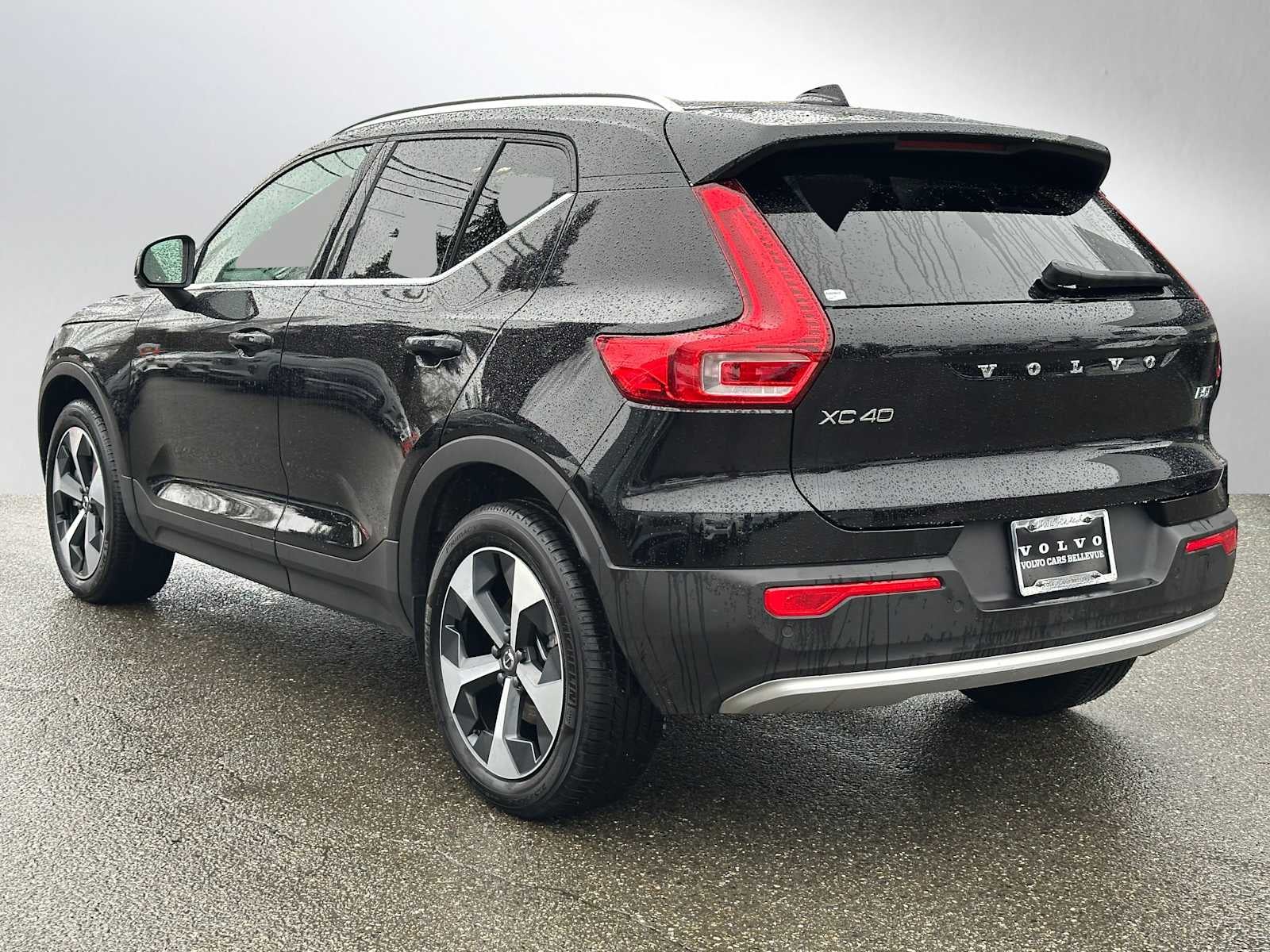 2025 Volvo XC40 Core Bright Theme