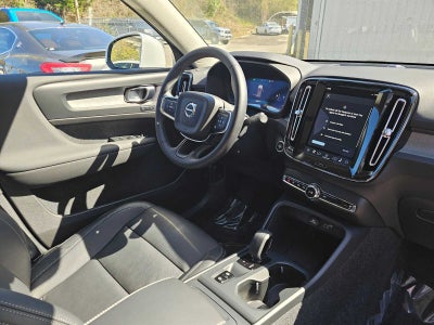 2025 Volvo XC40 Core Bright Theme
