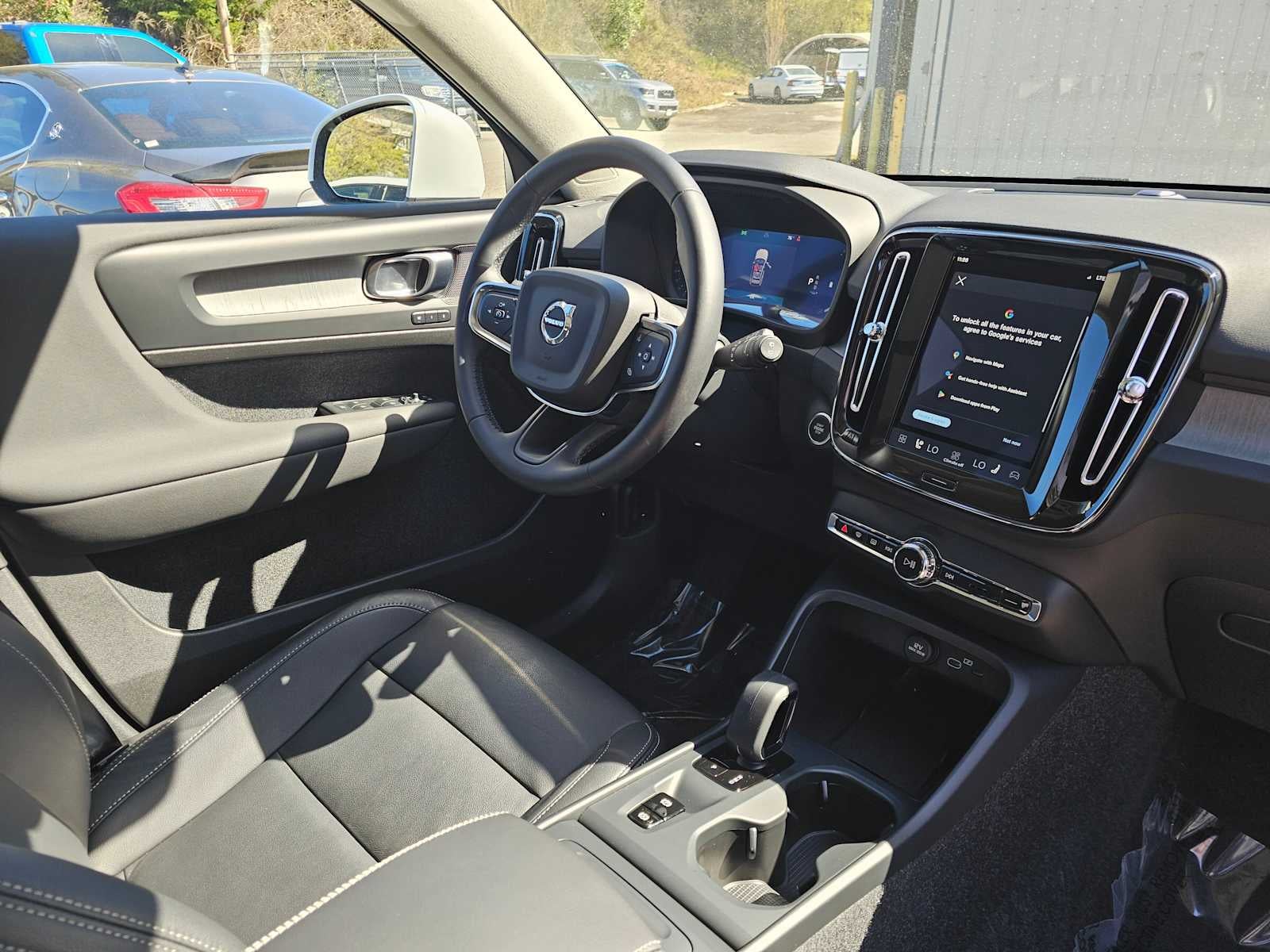 2025 Volvo XC40 Core Bright Theme