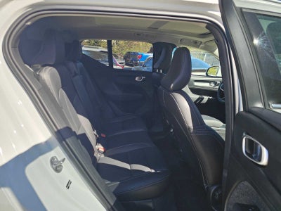 2025 Volvo XC40 Core Bright Theme