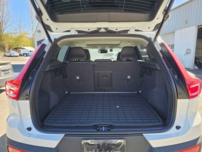 2025 Volvo XC40 Core Bright Theme