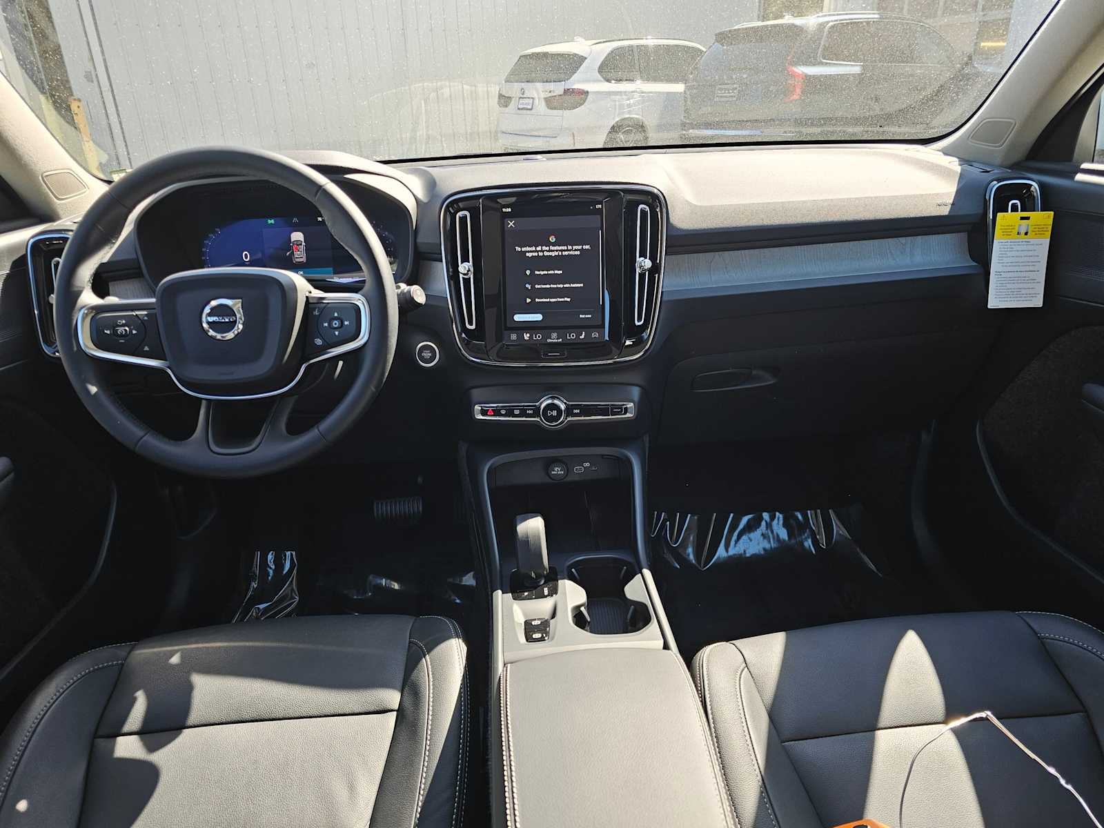 2025 Volvo XC40 Core Bright Theme