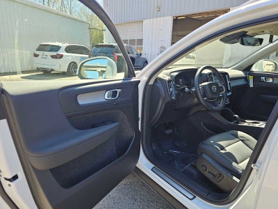 2025 Volvo XC40 Core Bright Theme