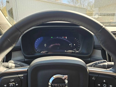 2025 Volvo XC40 Core Bright Theme