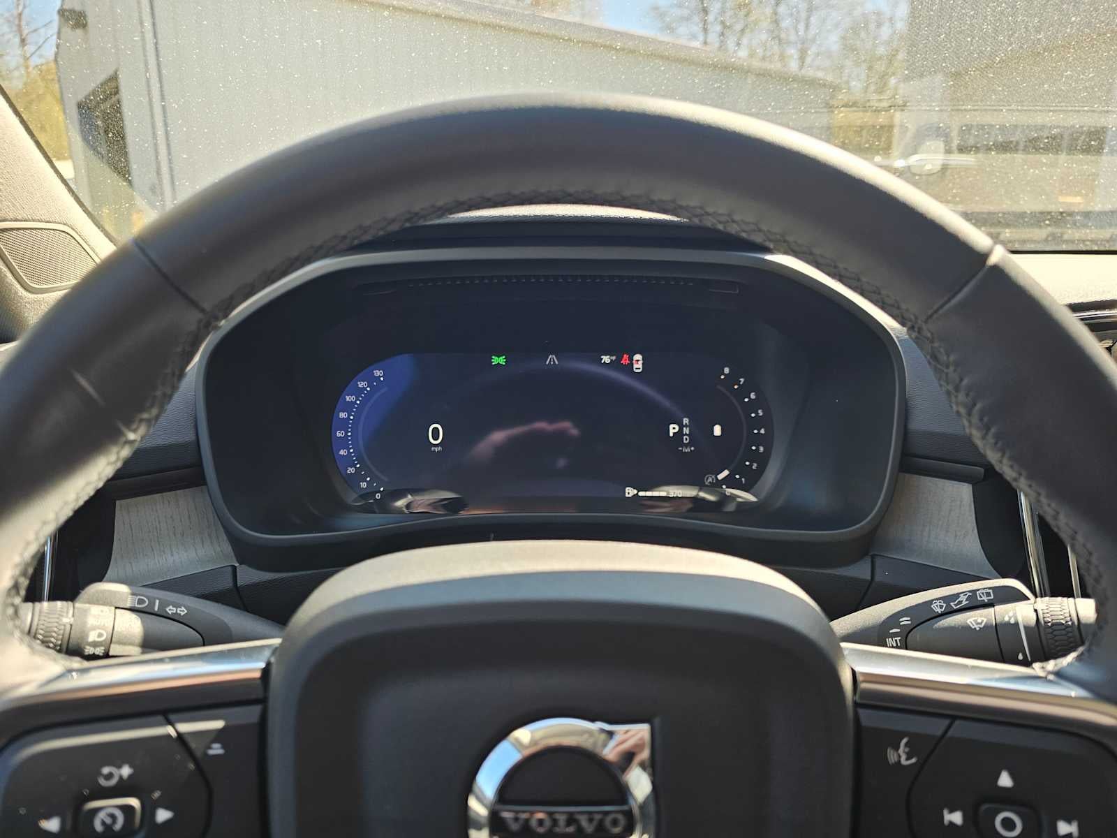 2025 Volvo XC40 Core Bright Theme