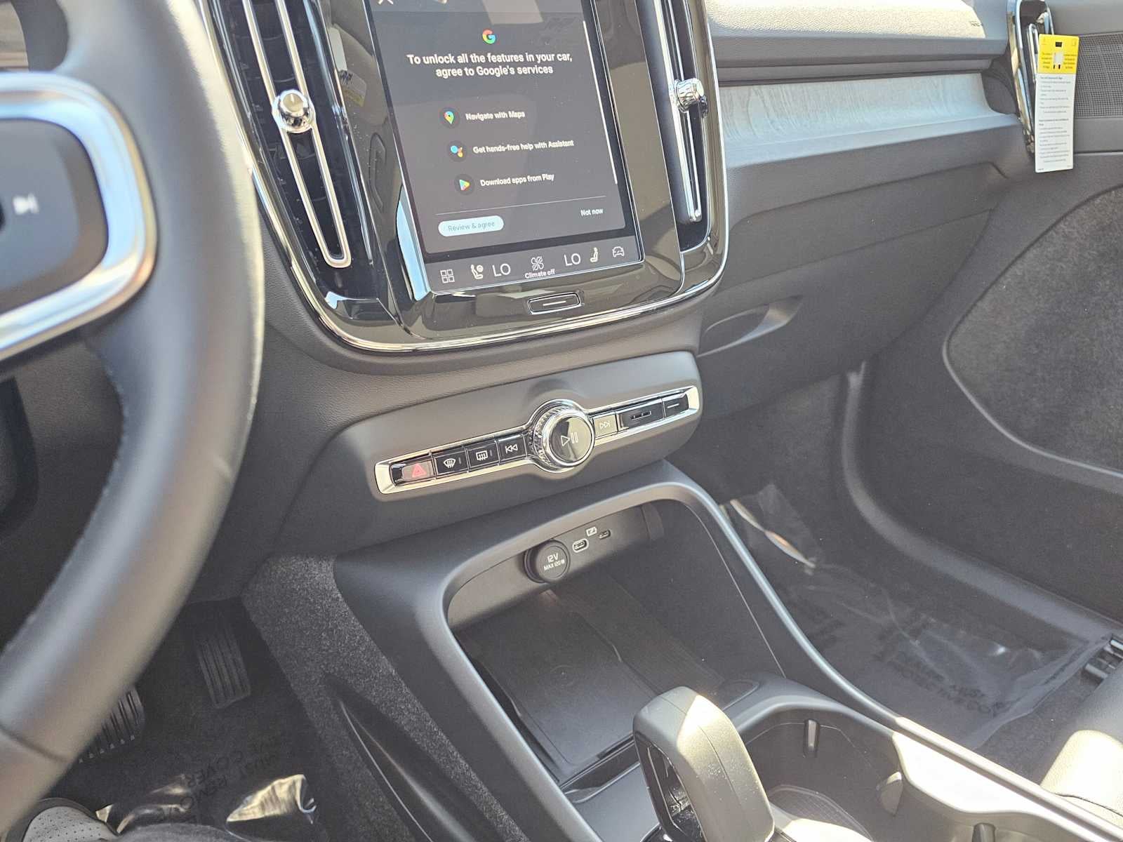 2025 Volvo XC40 Core Bright Theme