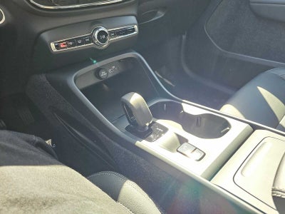 2025 Volvo XC40 Core Bright Theme
