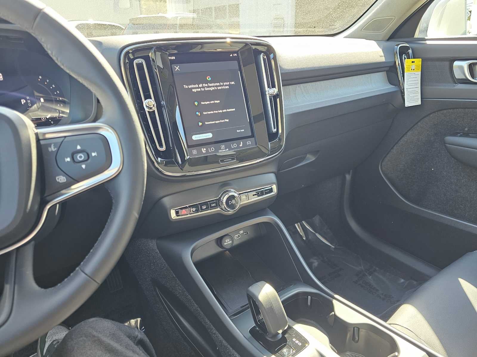 2025 Volvo XC40 Core Bright Theme