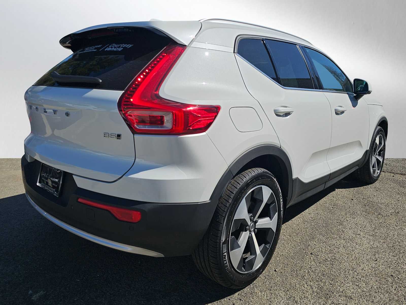 2025 Volvo XC40 Core Bright Theme