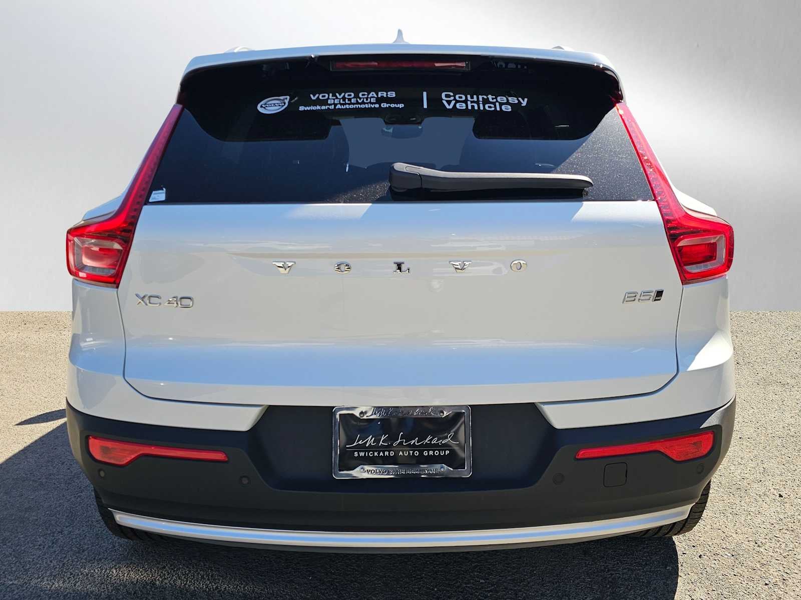 2025 Volvo XC40 Core Bright Theme