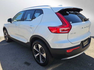 2025 Volvo XC40 Core Bright Theme