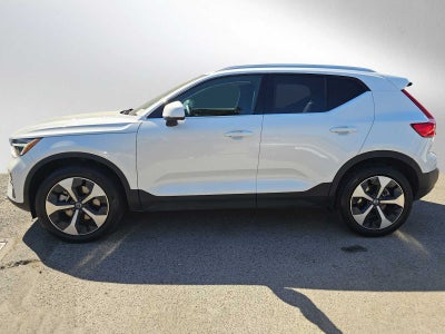 2025 Volvo XC40 Core Bright Theme
