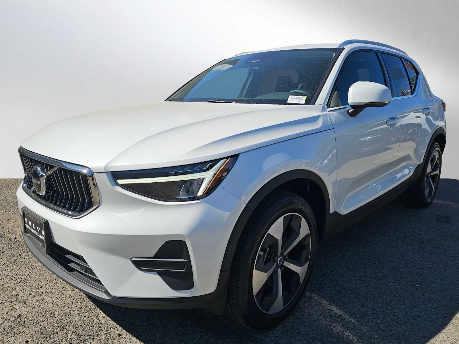 2025 Volvo XC40 Core Bright Theme