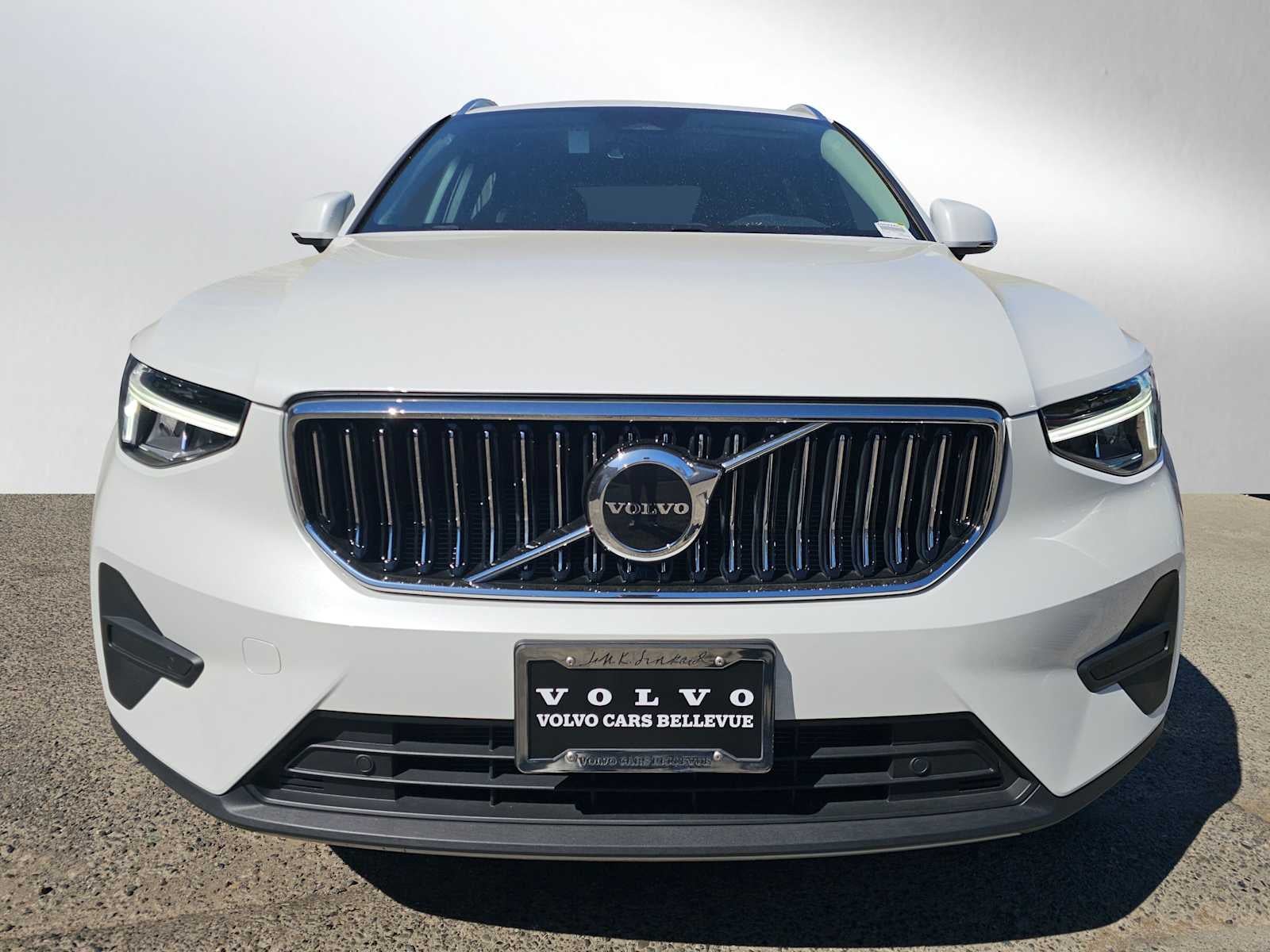 2025 Volvo XC40 Core Bright Theme